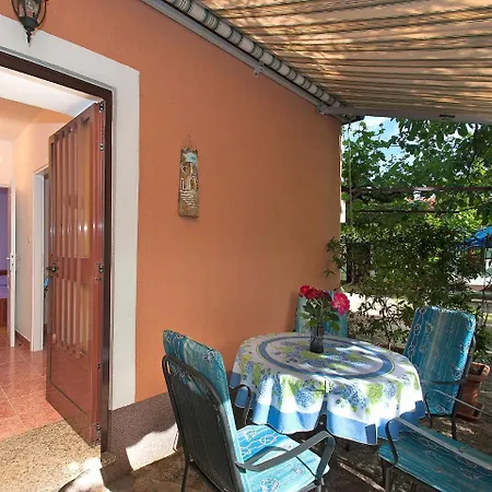 Holiday home Holiday Home Dijana 1 *